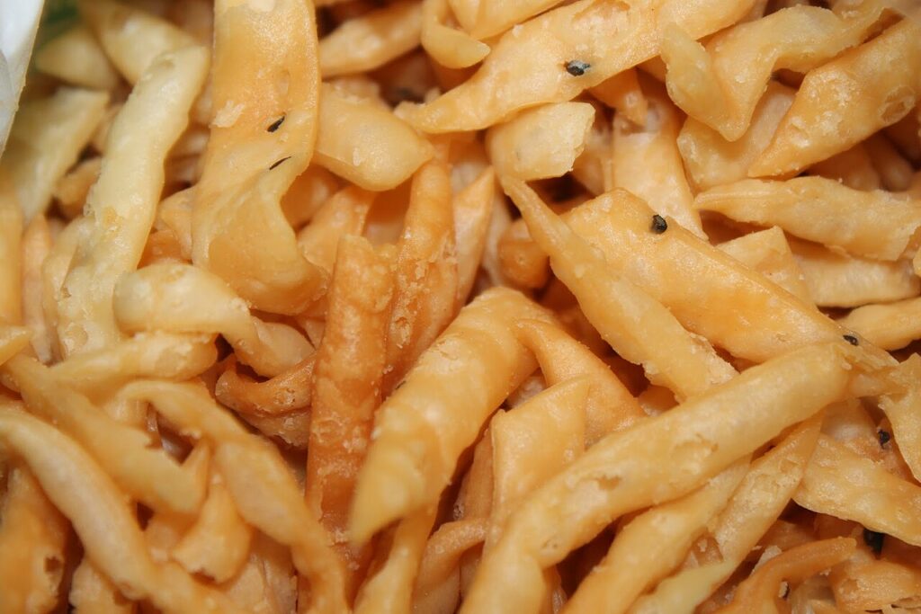 Crunchy fried Bihari nimki served as a Holi festival snack
