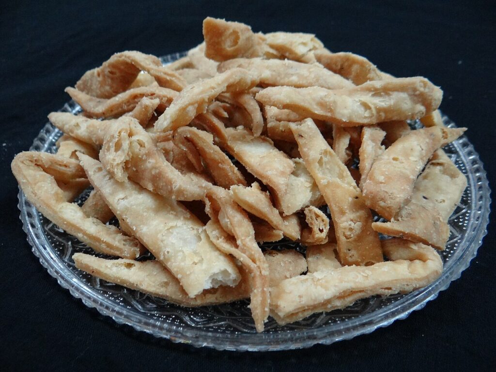 Close-up of crisp hand-cut Bihari namak para namkeen