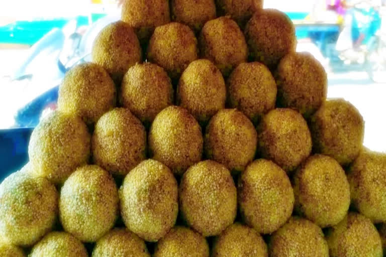 Barh ki Lai laddus stacked in a tall pyramid, golden puffed-grain sweet from Barh, Patna