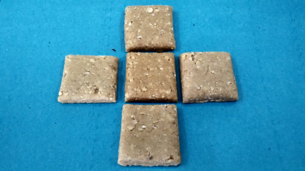 Sesame jaggery brittle pieces