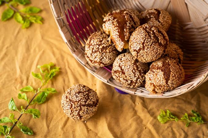 Anarsa from the Magadh region of Bihar — sesame-coated fried sweets in a wicker basket